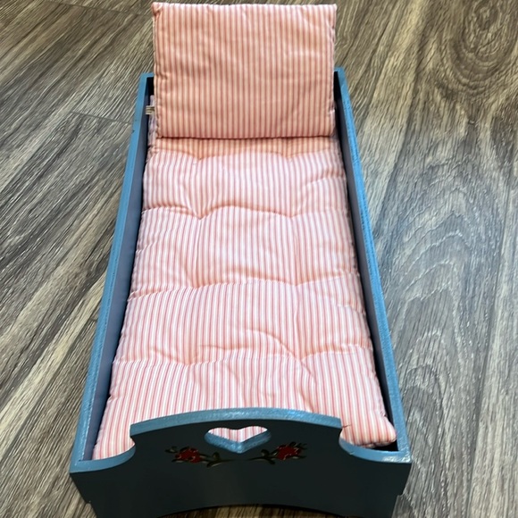 American Girl/Pleasant Company Retired Kirsten Bed, Mattress & Pillow - Picture 12 of 16